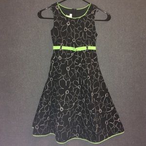 Black Dress w/White Stitch Flowers Sz 7 Girls